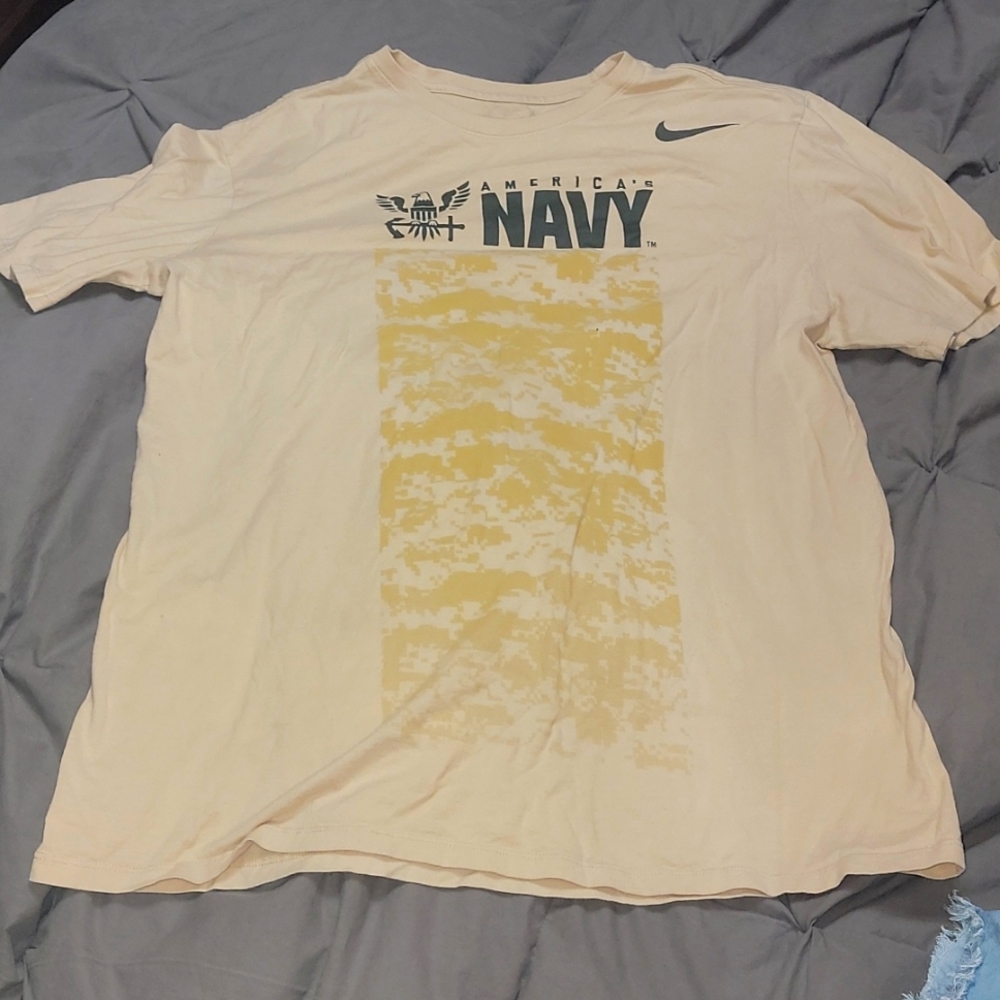 The nike tee large navy t shirt